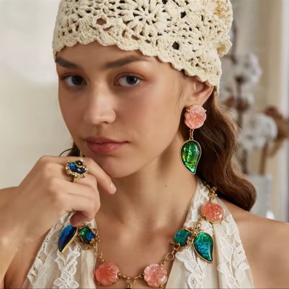 Royal Bee Elegance Antique Brass Ring - Picture 8 of 11